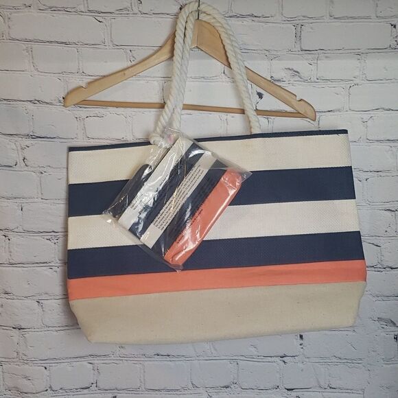 DSW Beach Bag   - Picture 1 of 9